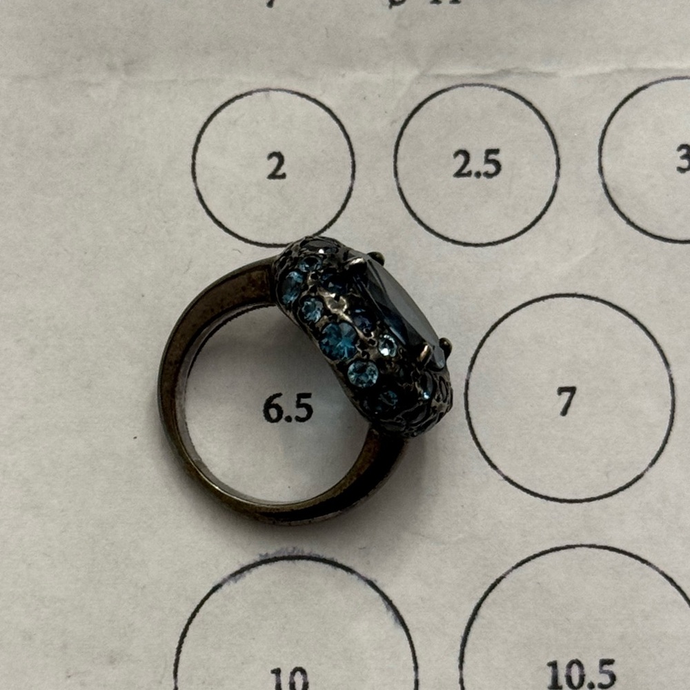 Stunning Blue Crystal Cocktail Ring - Picture 6 of 12